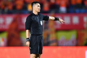 亚马尔观战！博主：沈寅豪执法校园联赛高中男子组决赛