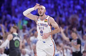 很秃然！卡鲁索：当我去公众场合 若没有发带人们就认不出我