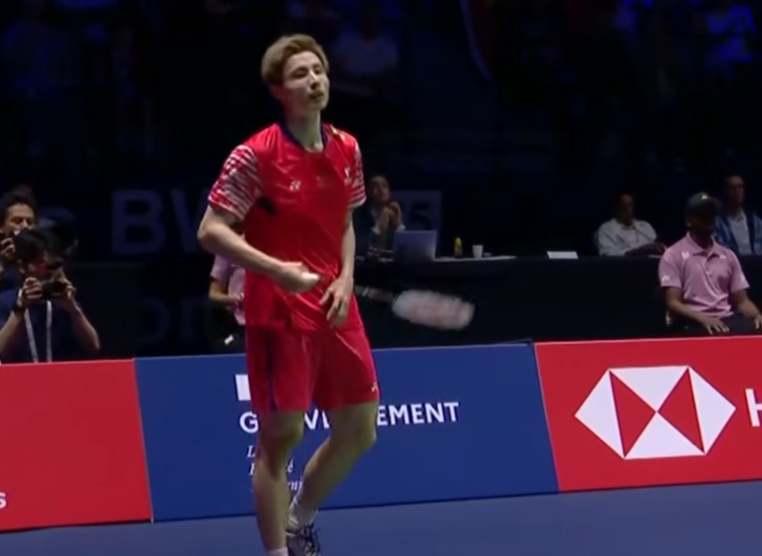 石宇奇2-1逆转昆拉武特！首局被逆转完美调整，后两局碾压式夺冠