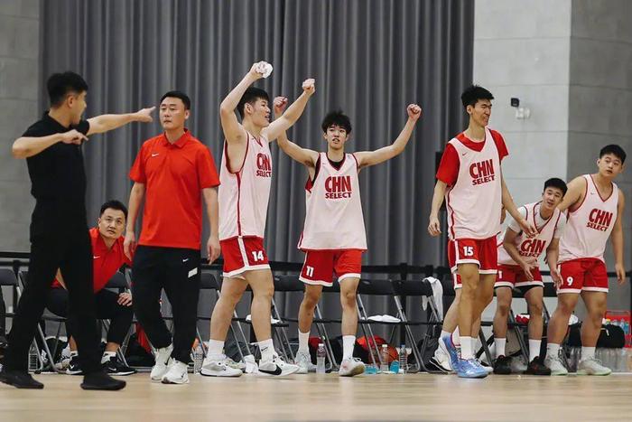 中国篮协U19特训队87-85险胜Veritas Academy，王洪泽彰华非合砍38分
